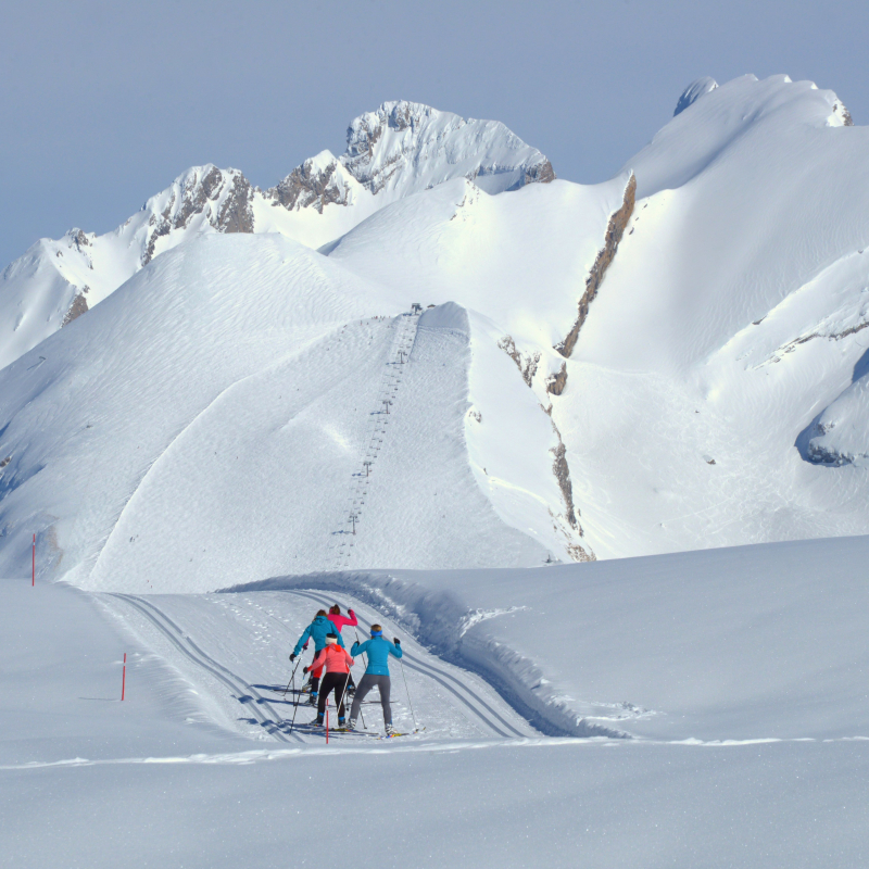 Skieurs parcourant le plateau de Beauregard