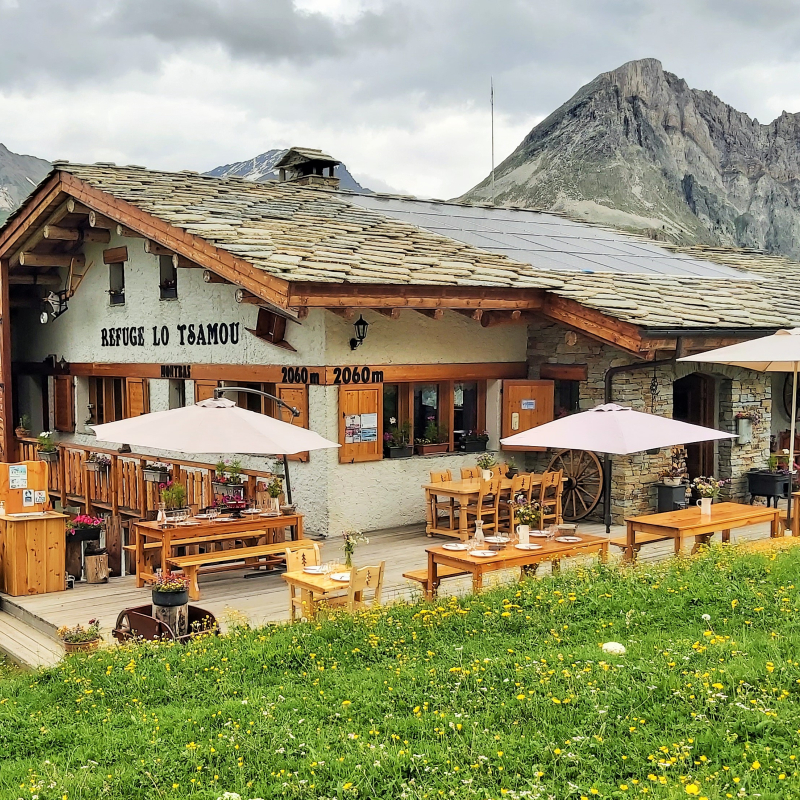 Lo Tsamou refuge restaurant in Val Cenis Bramans