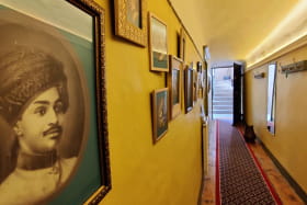 Le couloir des Maharajas, des portraits qu'Agathe a rapporté lors d'un voyage en Inde