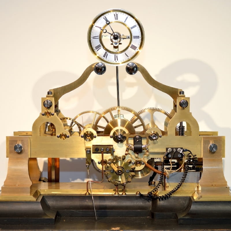 horloge- mère réalisée par Charles Poncet