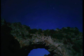 Pagayer au clair de lune sous le Pont d'Arc