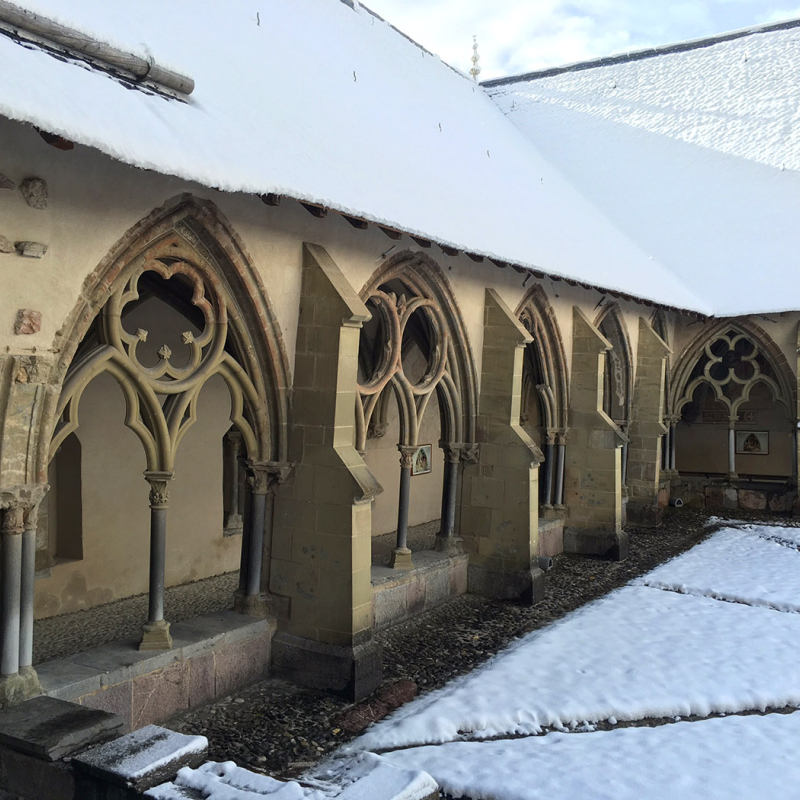 L'Abbaye sort de l'ombre proposée en hiver