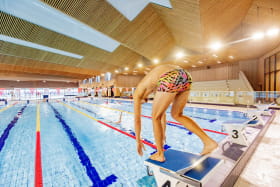 Bassins intérieurs de la piscine aqualudique du Stade à Chambéry