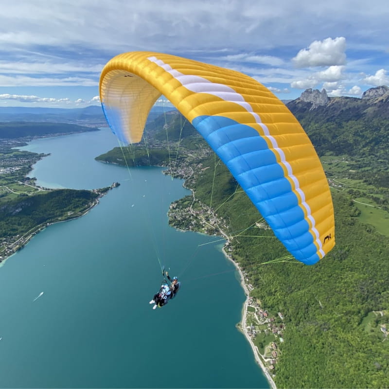 Vol au dessus du lac Annecy