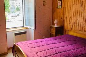 Appartement indépendant dans belle maison de village au 2ème étage en face des thermes au coeur de l'Ardèche