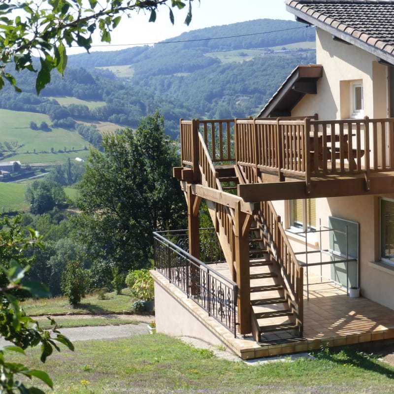 Gîte 'La Gouttelière' à Vaugneray (Rhône - Ouest Lyonnais) : vue sur les vallons.