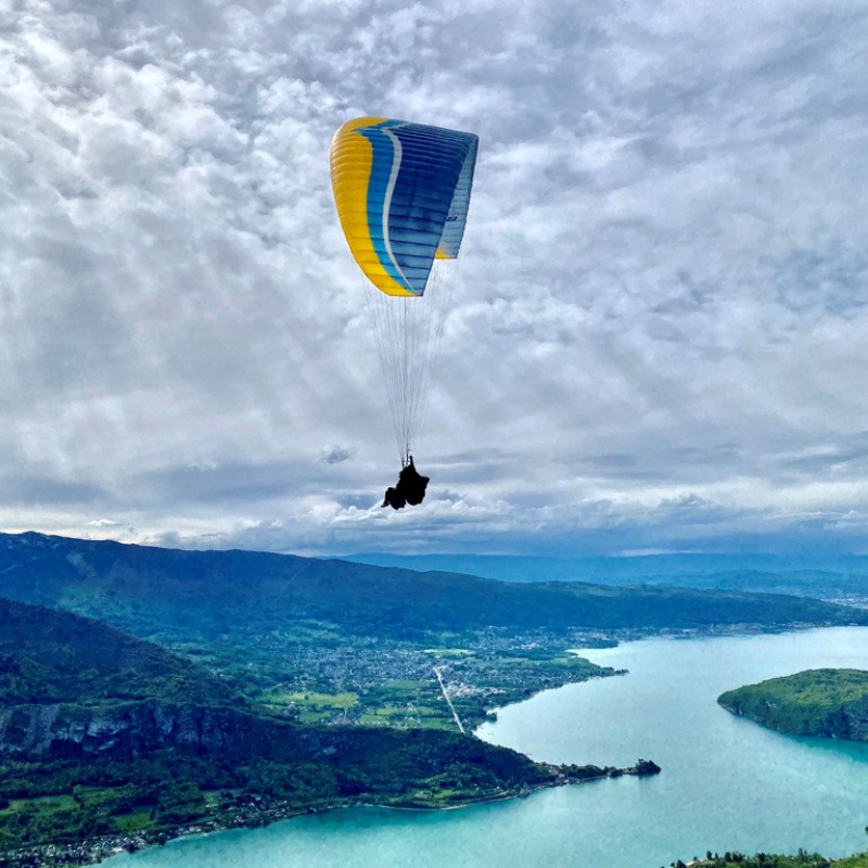 Vol en biplace en dessus du lac d'Annecy