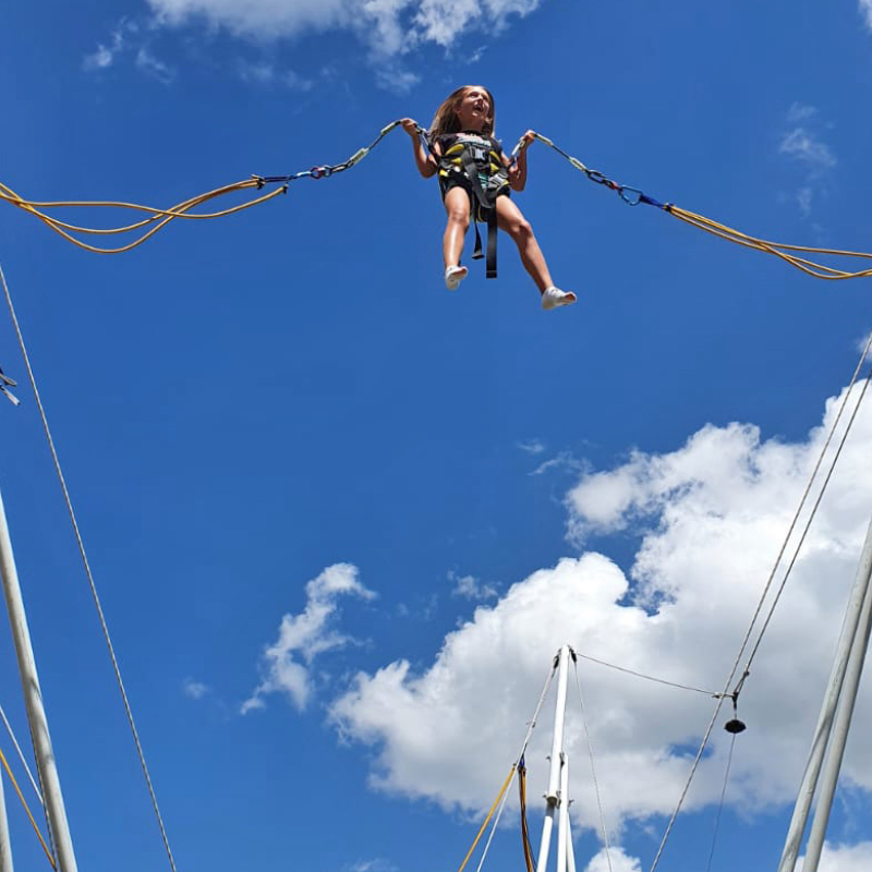 Bungy trampoline (Nash Mountain Games)