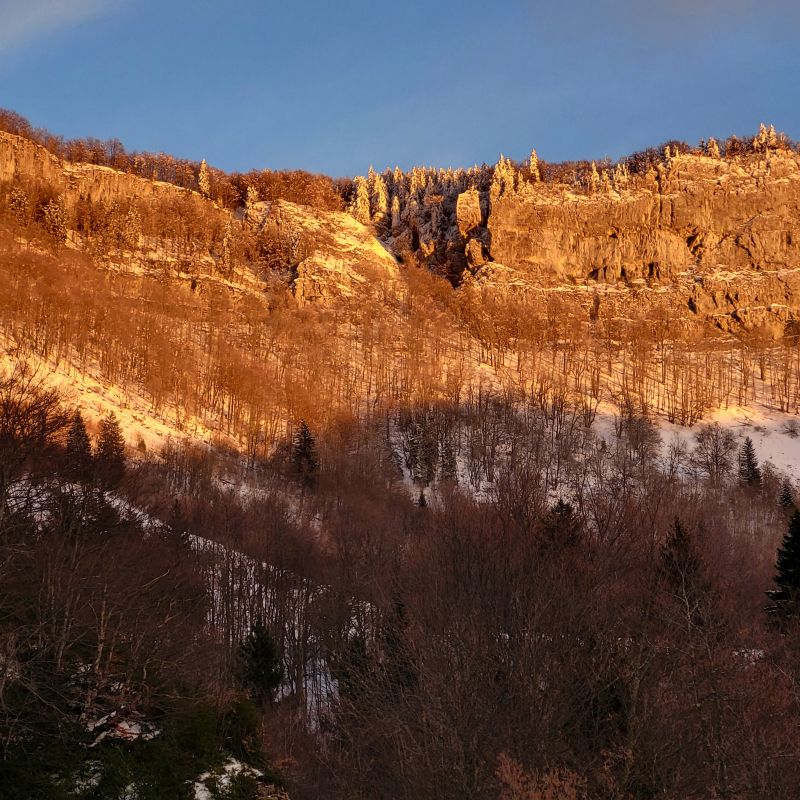 Vue du camping sur le cirque de Malleval