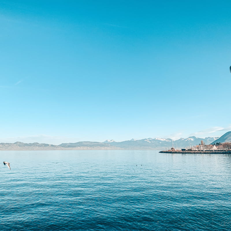 Promenade sur les quais d'Evian