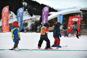 Photo d'enfants en train de skier