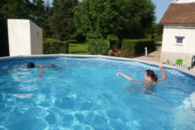 Gite Les Paltras à Saint Pourçain sur sioule en AUVERGNE, la piscine