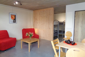 La pièce à vivre du studio dispose de 3 espaces : l'espace kitchenette/repas - l'espace détente et l'espace nuit.