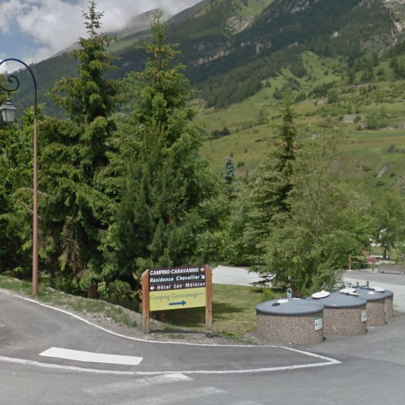 à Val Cenis-Lanslevillard, l'entrée du camping-caravaning