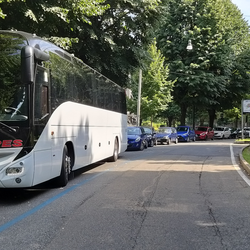 Excursion bus