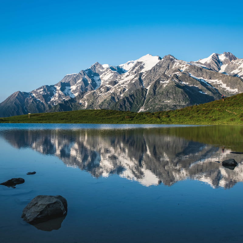 Le lac de Roselette et la chaîne du Mont-Blanc