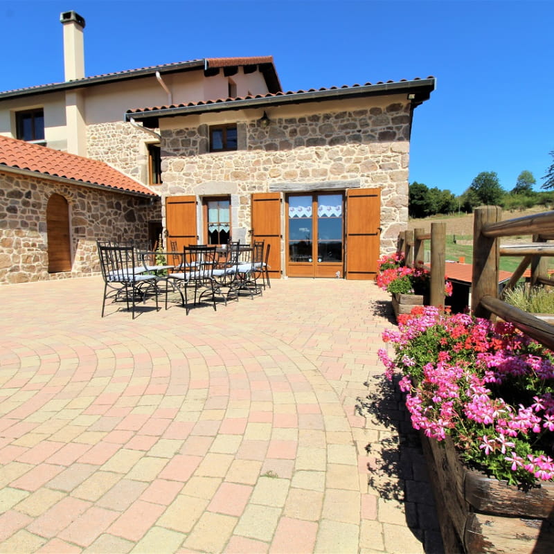 Les Chambres de l'Ouest à Longessaigne (Rhône - Monts du Lyonnais).