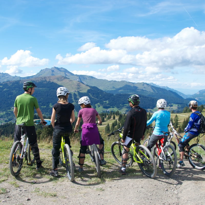 cyclistes en Savoie Mont Blanc