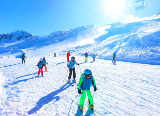 enfants qui font du ski