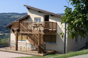 Gîte 'La Gouttelière' à Vaugneray (Rhône - Ouest Lyonnais) : accès terrasse
