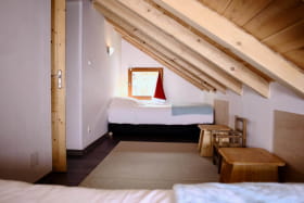 Tigny House - La chambre à l'étage avec 2 lits simples