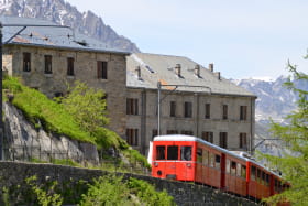Chamonix Mer de Glace train rouge montagne Haute Savoie découverte visite groupes