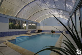 Le piscine commune est mise à la disposition des hôtes, elle est abritée et chauffée. 