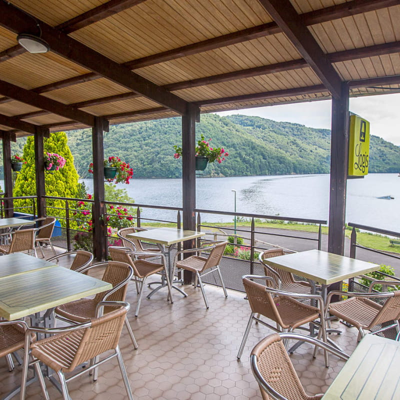Magnifique vue du restaurant sur le lac des Fades