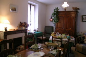 Chambres d'hôtes de la Gare à ST-AUBIN-LE-MONIAL dans l'Allier en Auvergne, salle à manger