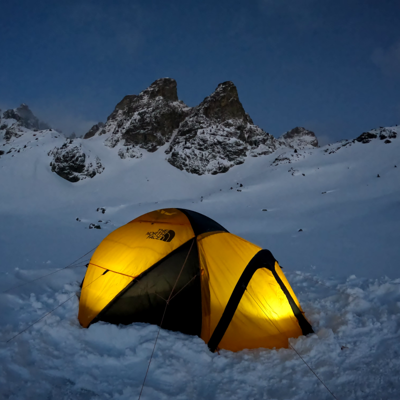 Nuit insolite en tente sur lac gelé Chamrousse