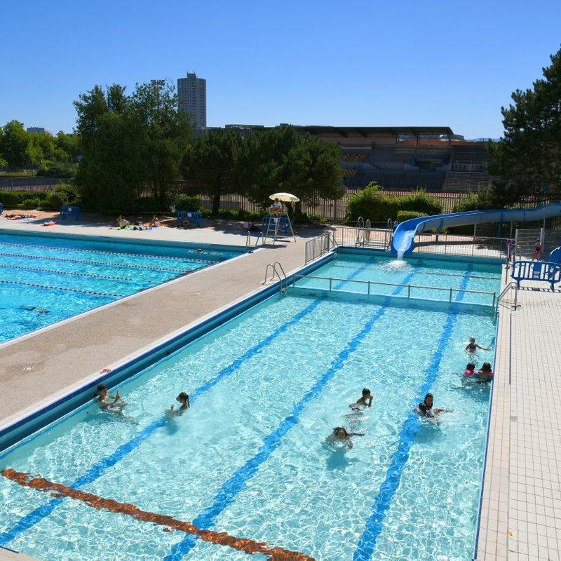 Municipal swimming pool of La Duchère