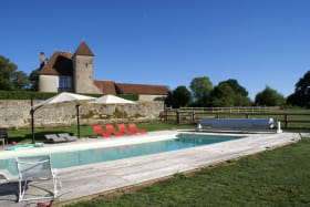 Gîte du Château du Montais à Le Brethon dans l'Allier en Auvergne, La piscine
