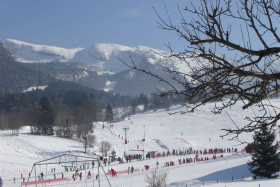 Vue sur le village de Ribambel à 200 mètres du gîte, départ du domaine de ski alpin