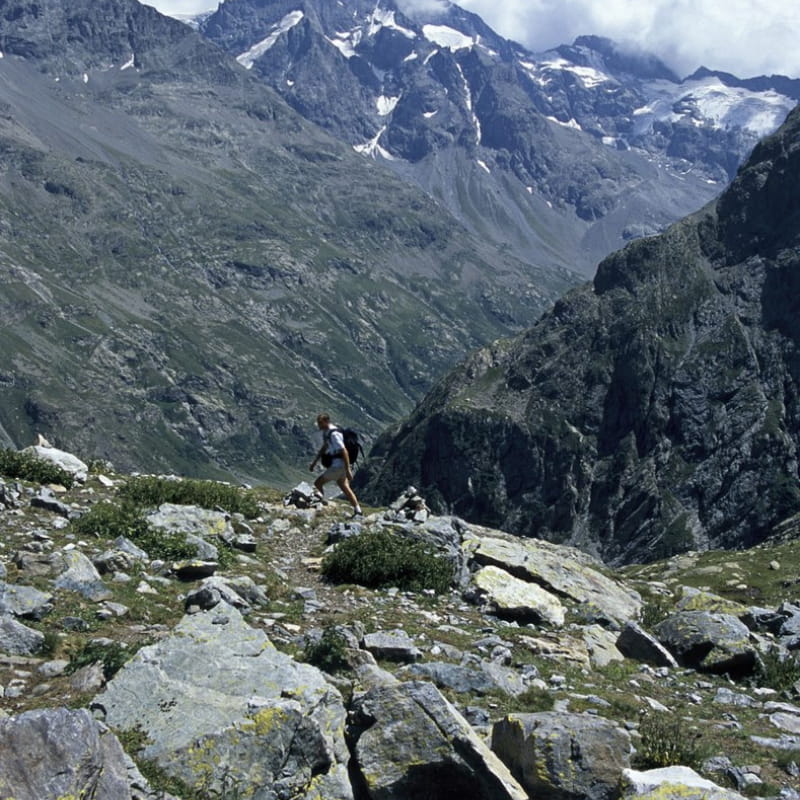Lac des Bêches au départ du refuge de la Lavey