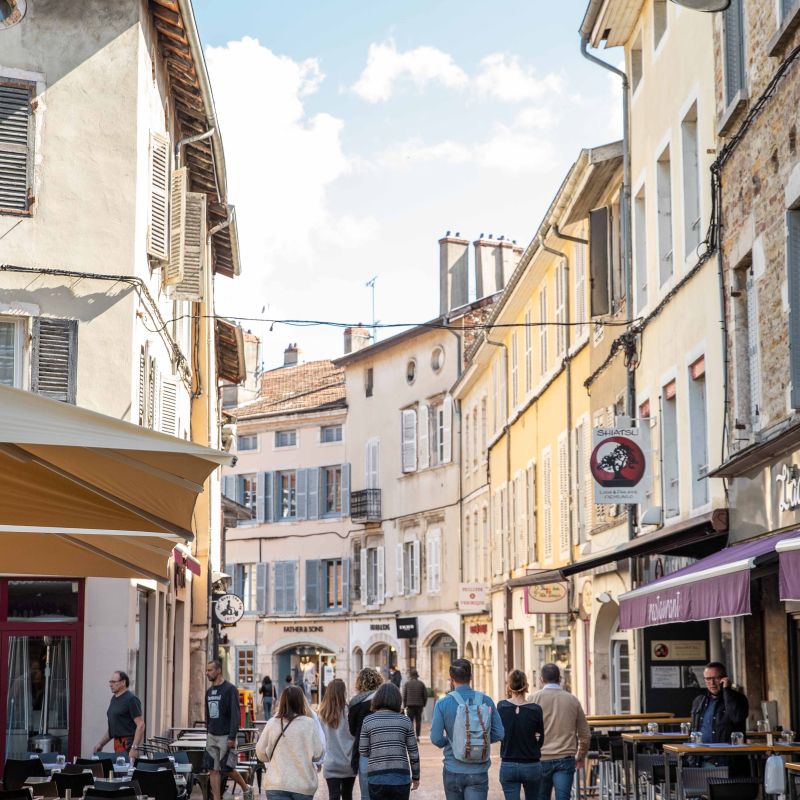 Bourg-en-Bresse, un  café noir et des histoires