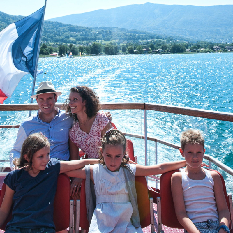 croisière en famille sur le lac d'Annecy