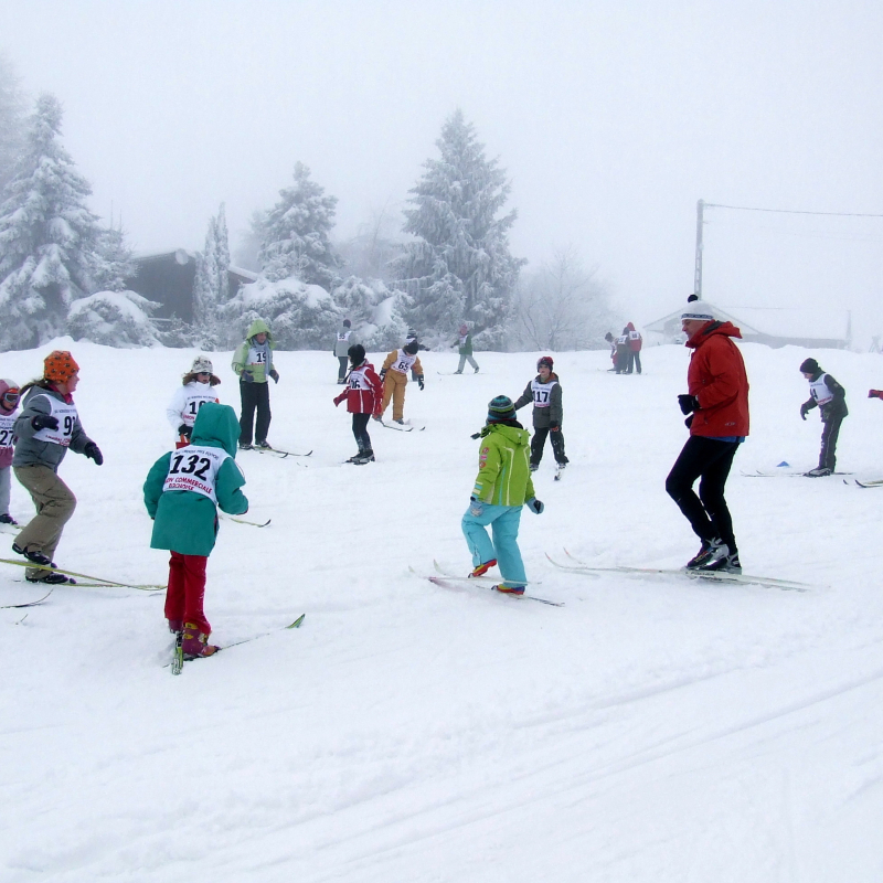 Les enfants au ski de fond à Orange-Montisel