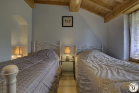 Chambre composée de deux lits simples