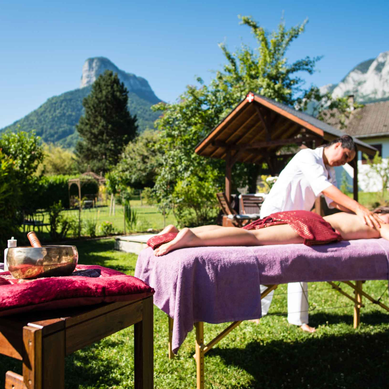 Massage en plein air au lac d'Annecy