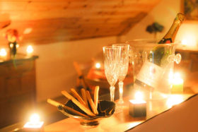 bar entre salon et cuisine : ambiance romantique et festive...