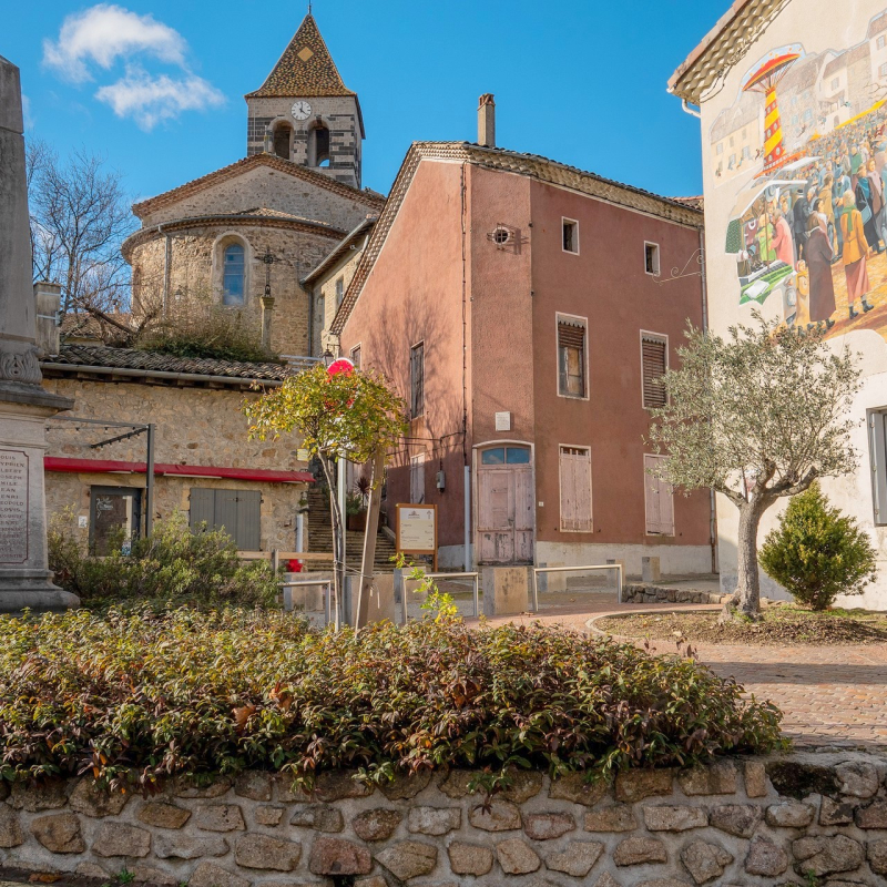 Meyras - fresque de la Saint Blaise et église ©sourcesetvolcans