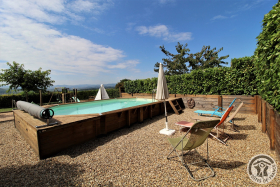 Gîte de Pelozane à Charnay - Région des Pierres Dorées - Beaujolais - Rhône : la piscine commune.