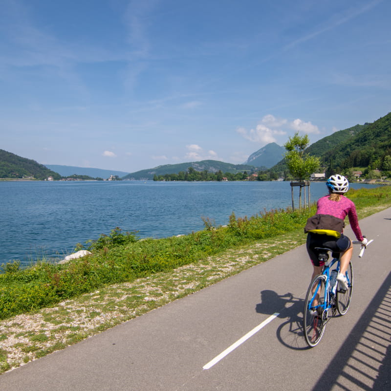 Vélo sur la voie verte autour du lac d'Annecy - Talloires