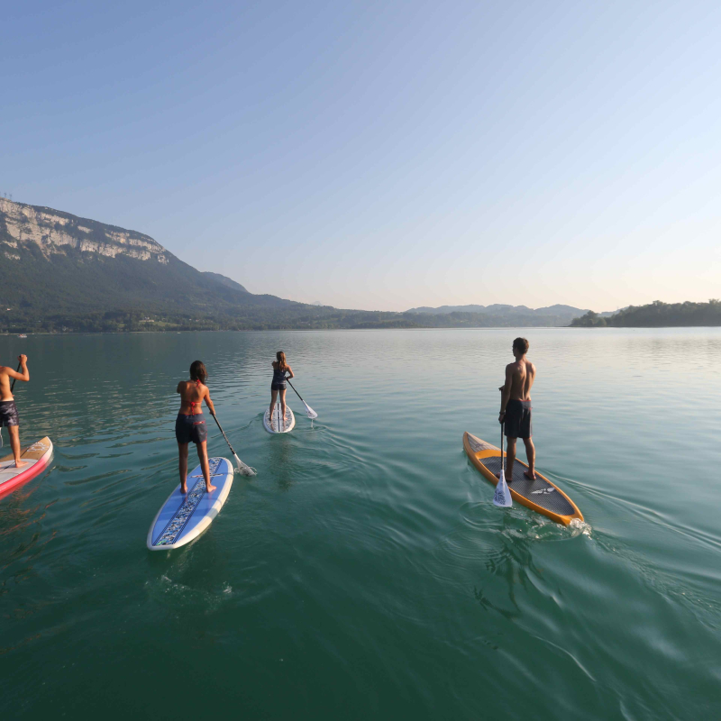 Stand up paddle sur le lac d'Aiguebelette