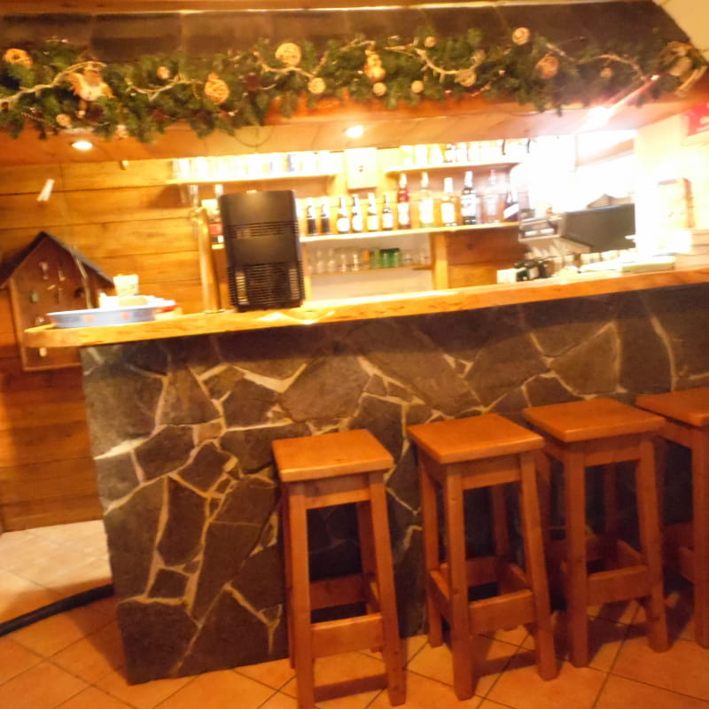 bar restaurant