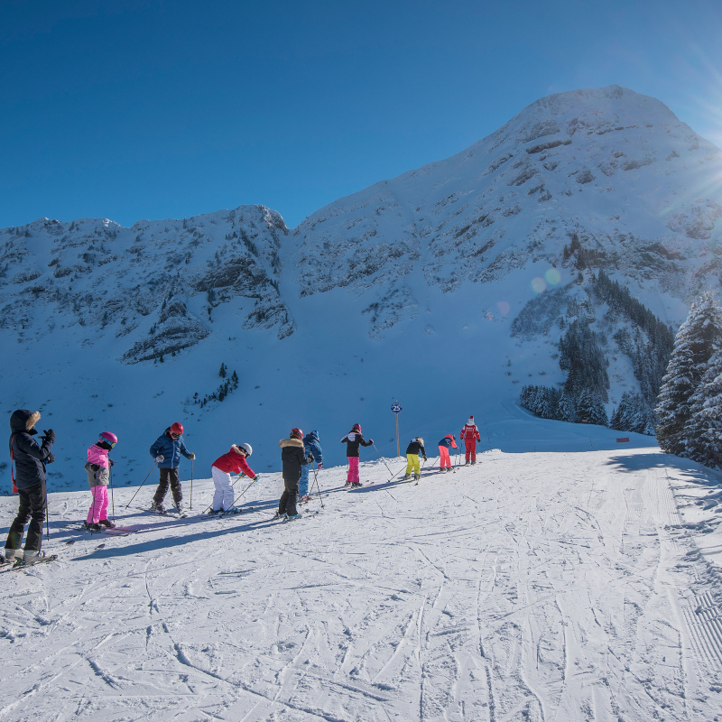 Cours de ski enfants au sommet de la Combe de Graydon