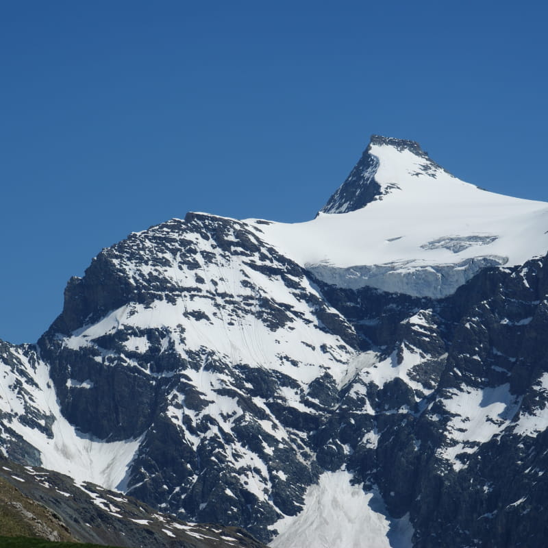 Le sommet de L'Albaron et son glacier, à Bessans