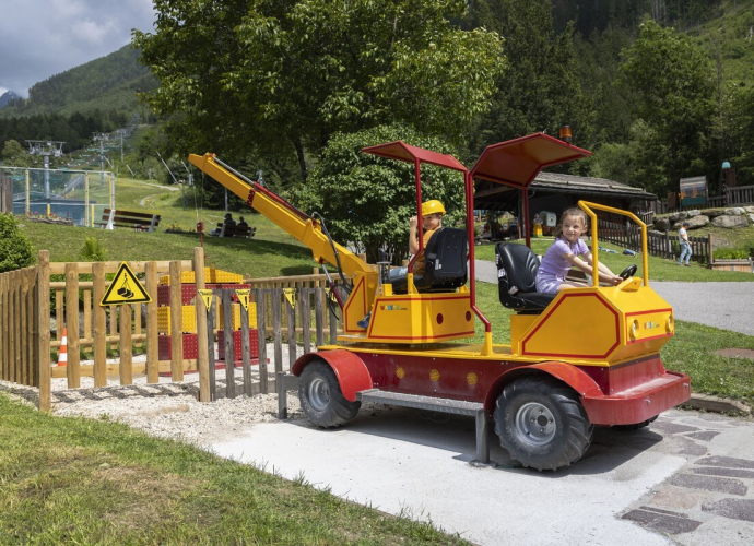Planards parc chamonix mini grue 
