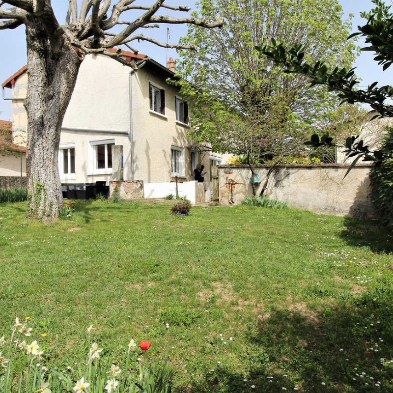 Gîte des Tuileries à GENAS, dans le Rhône (proximité Lyon, Eurexpo, aéroport St Exupéry) : la Maison côté jardin.