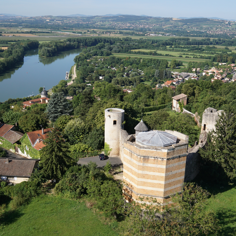 Vue aérienne du Château-fort de Trévoux